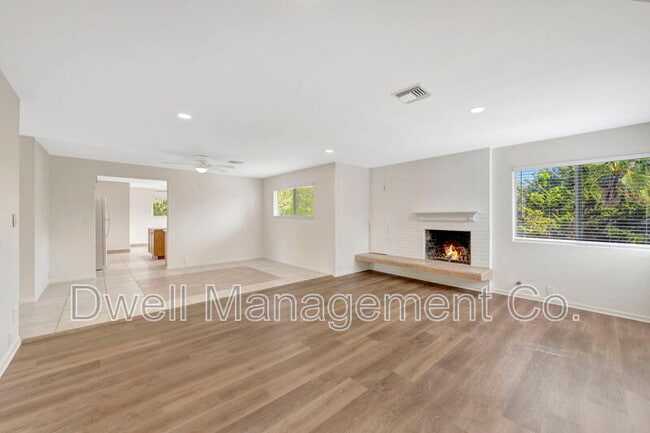 Building Photo - 8860 Fabienne Way