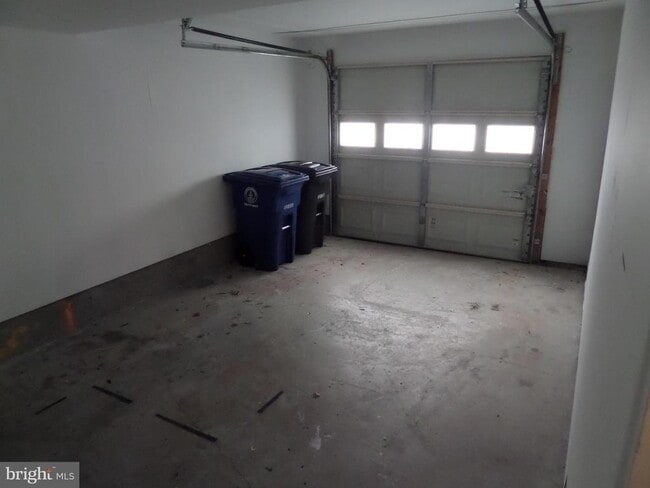 Building Photo - 822 Ferndale Terrace NE