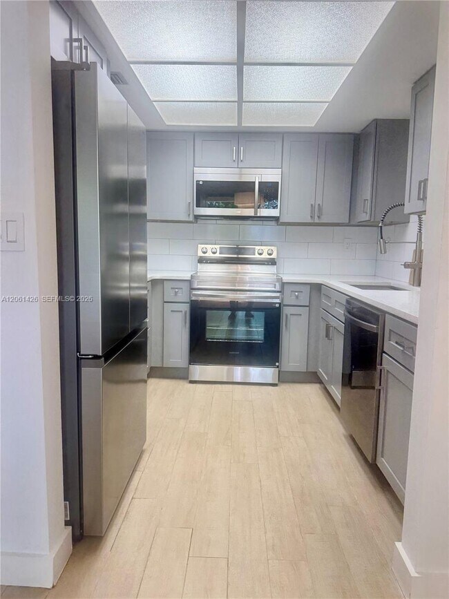 Building Photo - 9022 SW 123rd Ct