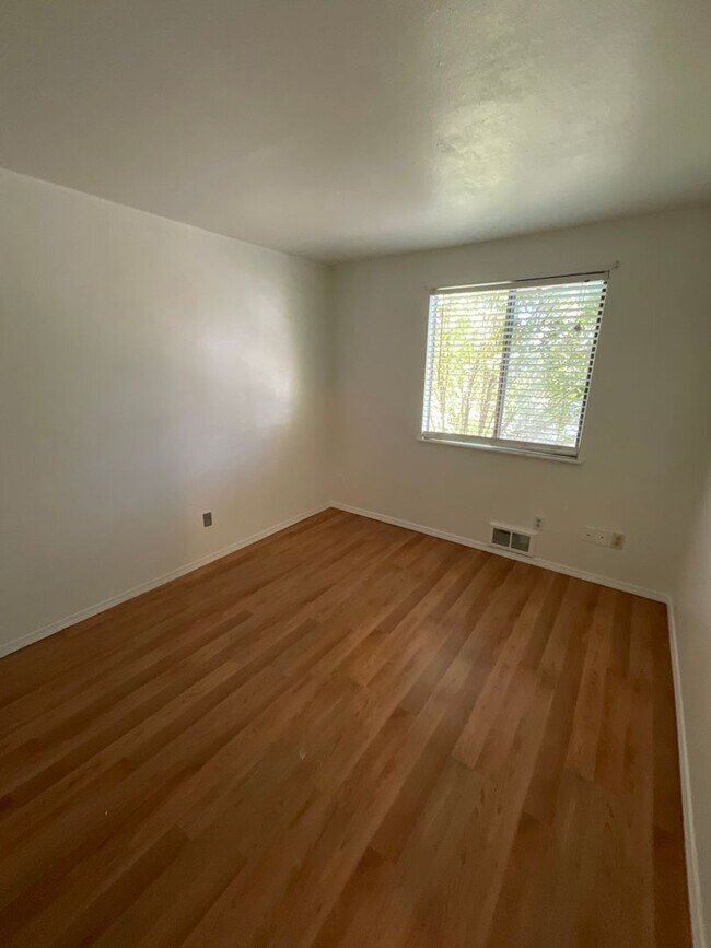 Building Photo - 9018 Andes Ct