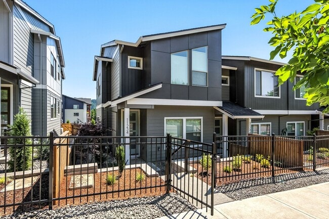 Building Photo - Brand New Townhome in Pleasant Valley Vill...