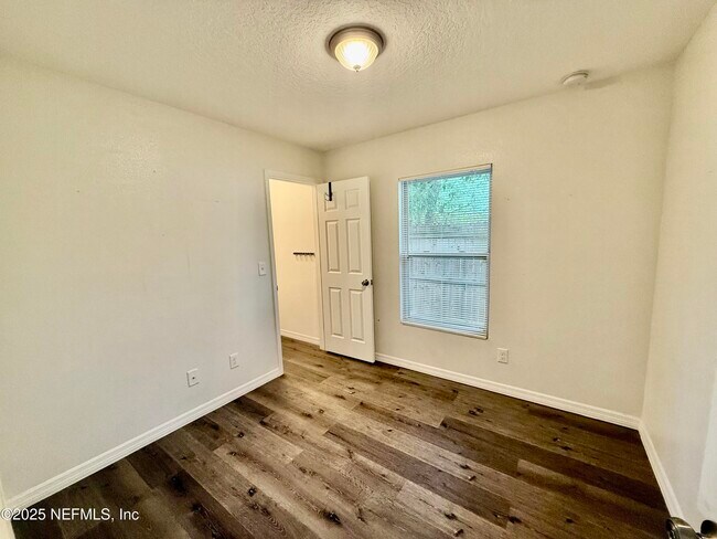 Building Photo - 114 W 41st St