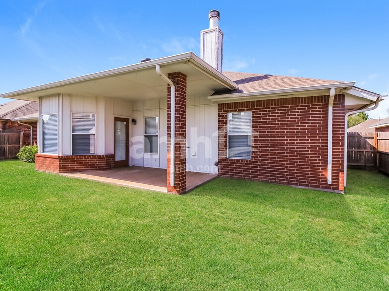 Building Photo - 700 SW 156th Pl