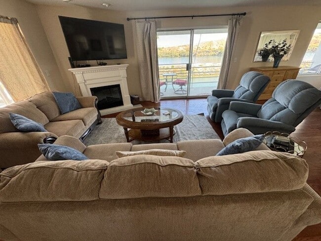 Building Photo - Riverfront 2BR 2BA Furnished Condo on GROUND LEVEL W/Garage and UTILITIES Included AVAIL 4/1/26