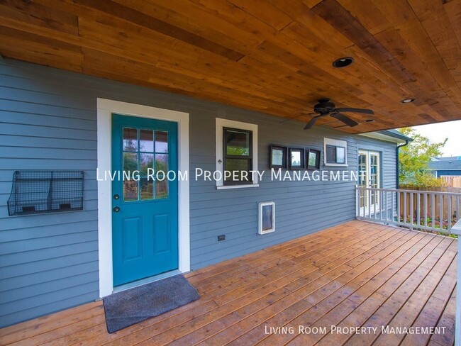 Building Photo - 1926 Fully Remodeled Farmhouse with a Fenc...