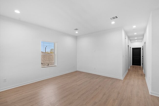 Building Photo - 9732 Tuffly St