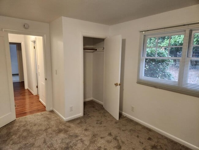 Building Photo - 16350 SE Vineyard Ln