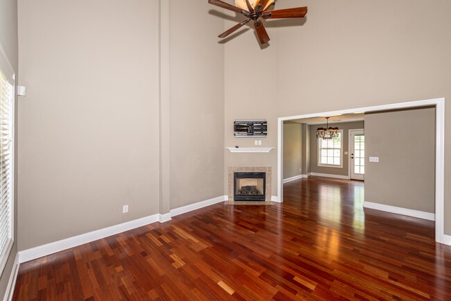 Building Photo - 206 Janet Ln