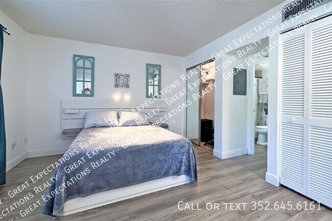 Building Photo - 20800 River Dr