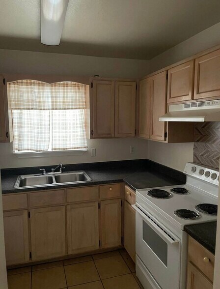 Kitchen - 105 Alyssa Dr