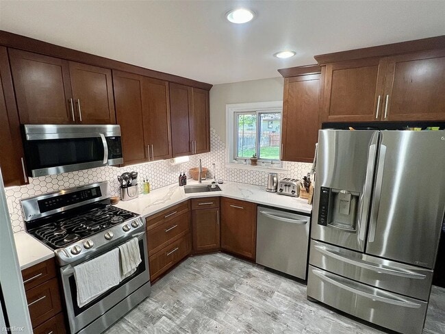 Building Photo - 2669 Deake Ave