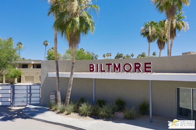 Building Photo - 870 E Palm Canyon Dr