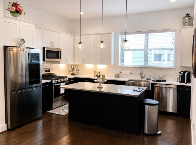Building Photo - 2208 McGowen St