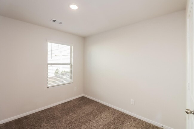Building Photo - 25589 Roy Rogers Rd