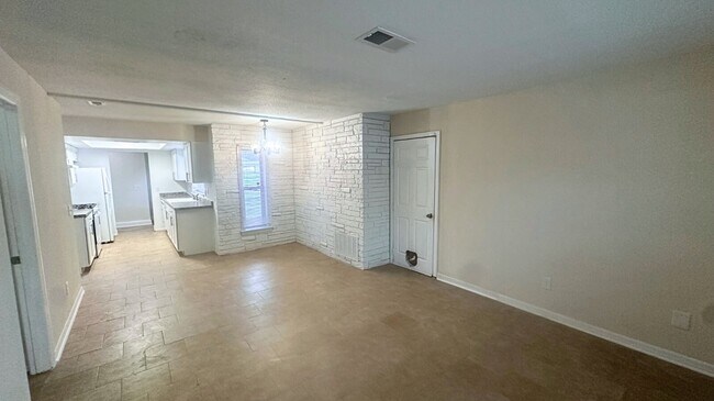 Building Photo - 3 Carriage Hill Cir