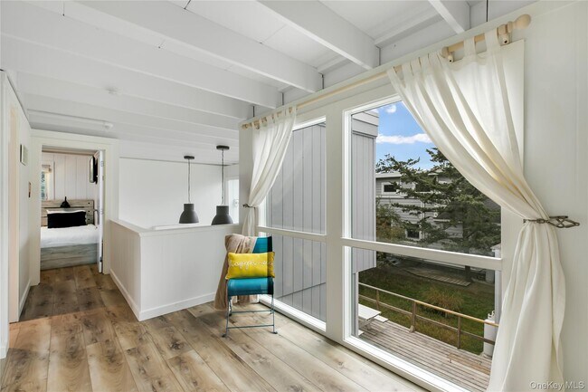 Building Photo - 54 Thompson Ave