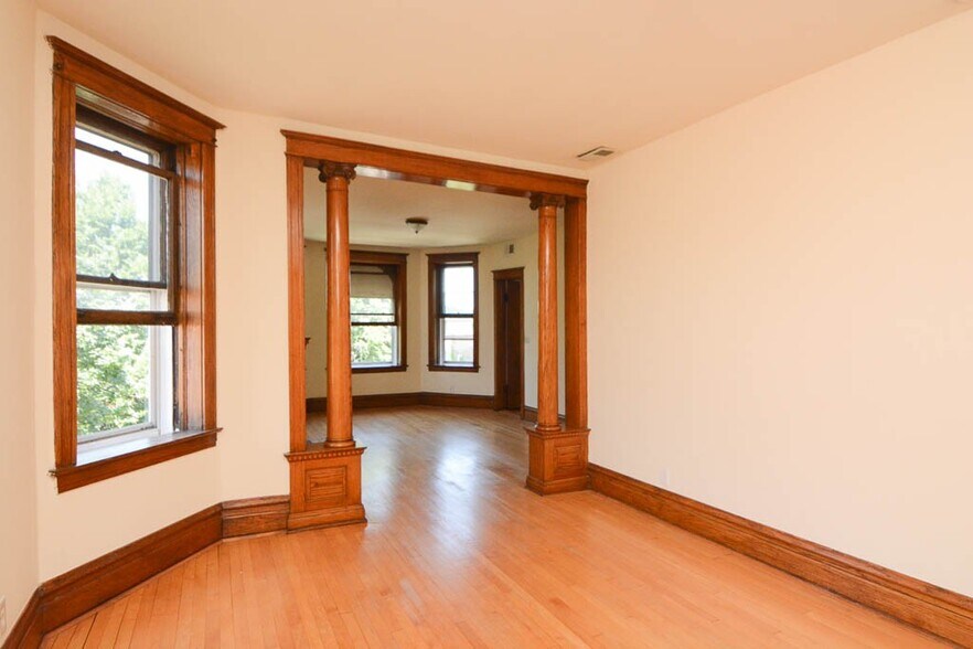 Building Photo - 2234 W Walton St
