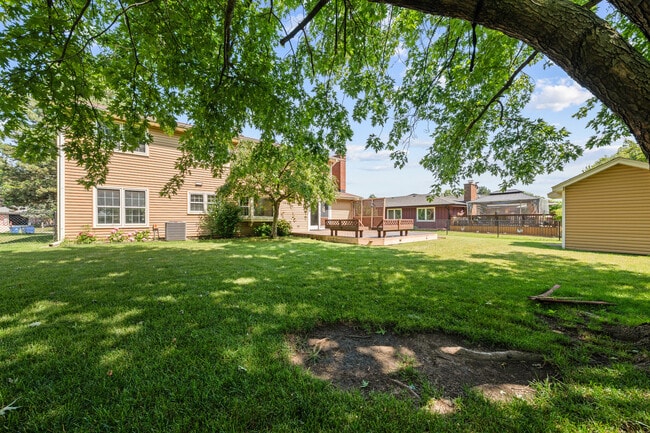 Building Photo - 104 S Knollwood Dr