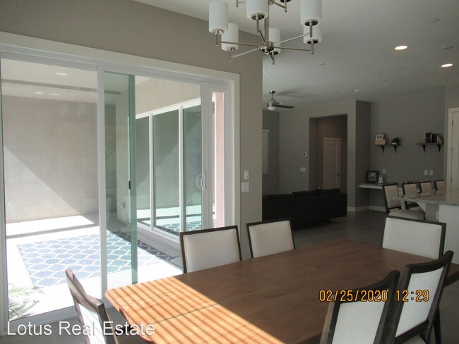 Building Photo - 3 br, 2.5 bath House - 6815 E Orion Dr