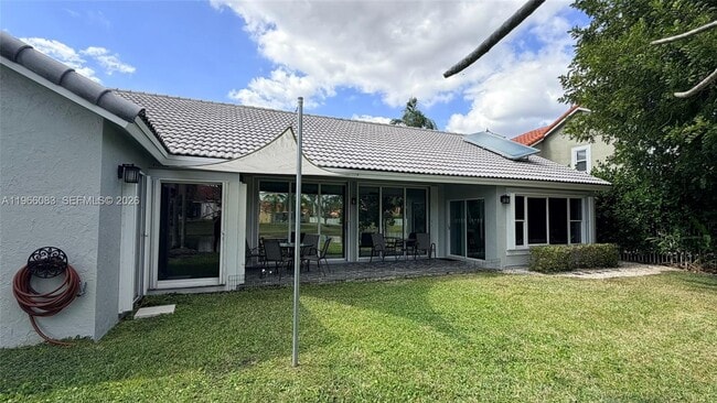 Building Photo - 582 Spinnaker