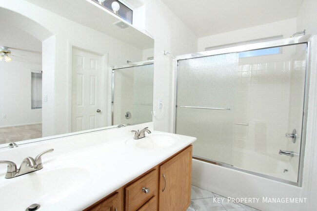 Building Photo - 5830 Willow Trace Ave