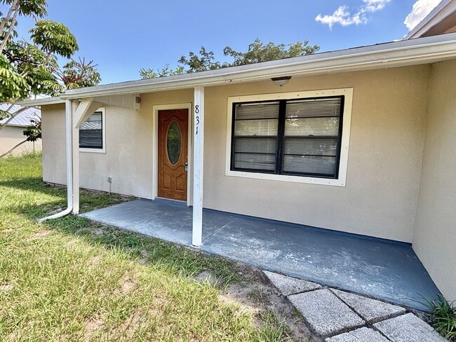 Building Photo - 3BR 1BA Annual Unfurnished Rental Availabl...
