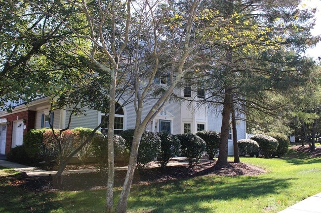 Building Photo - 2 Jade Ct