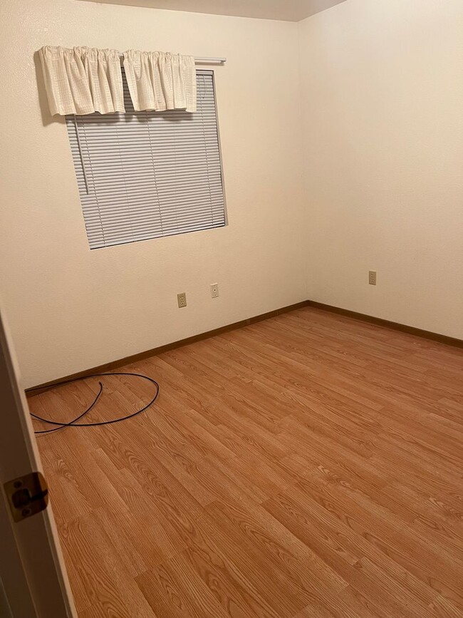 Building Photo - One Bedroom, One bath