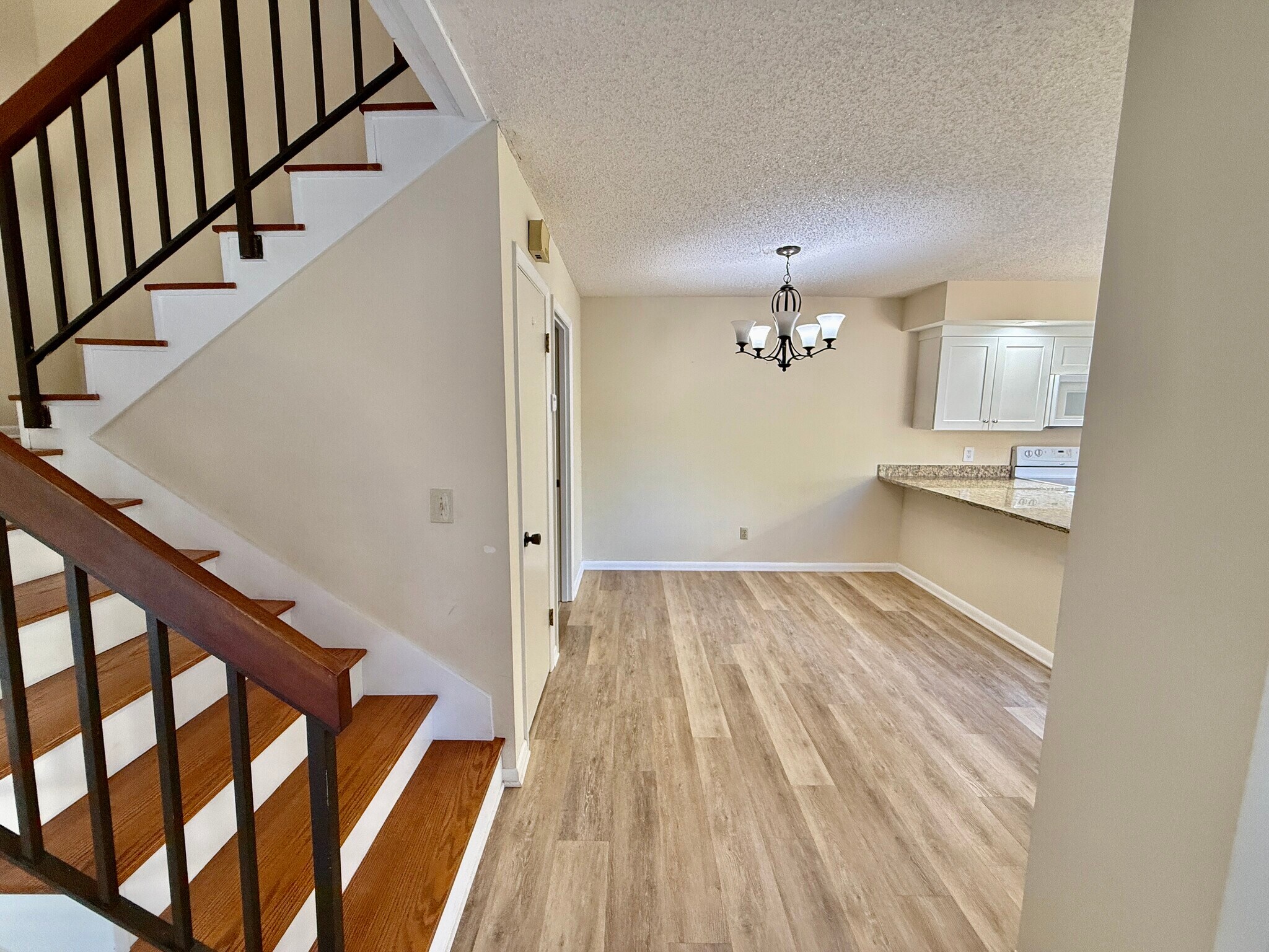 Building Photo - 1166 6th Ave