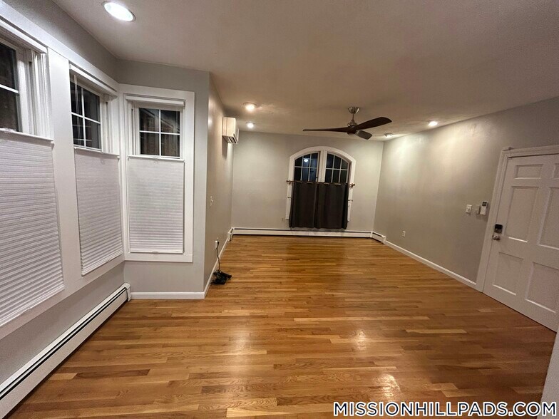 Building Photo - 120 Highland St