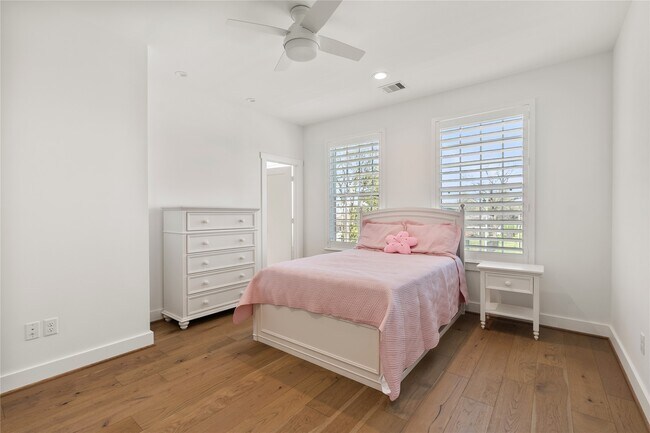 Building Photo - 802 Aurora St