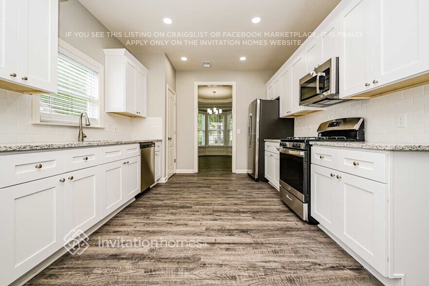 Building Photo - 2812 Harcourt Dr