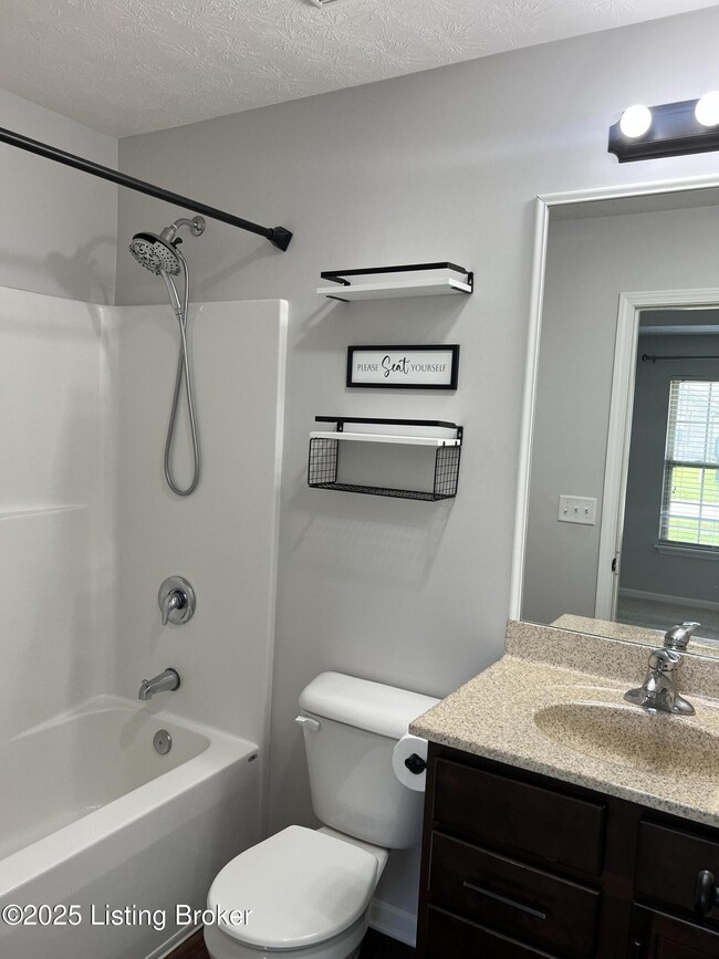 Building Photo - 220 Meadowcrest Dr