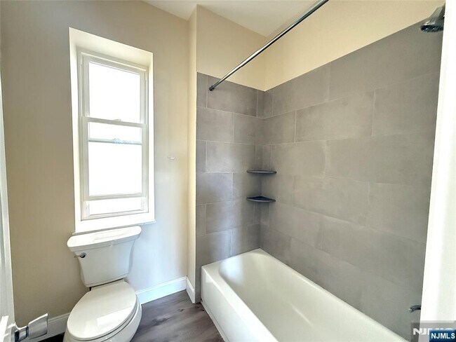 Building Photo - 242 Westminster Pl