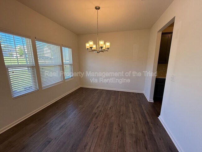 Building Photo - 1311 Red Deer Dr