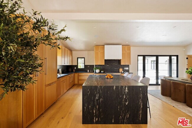 Building Photo - 8628 Edwin Dr