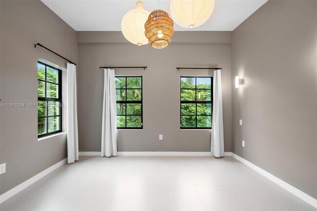 Building Photo - 151 NE 43rd St