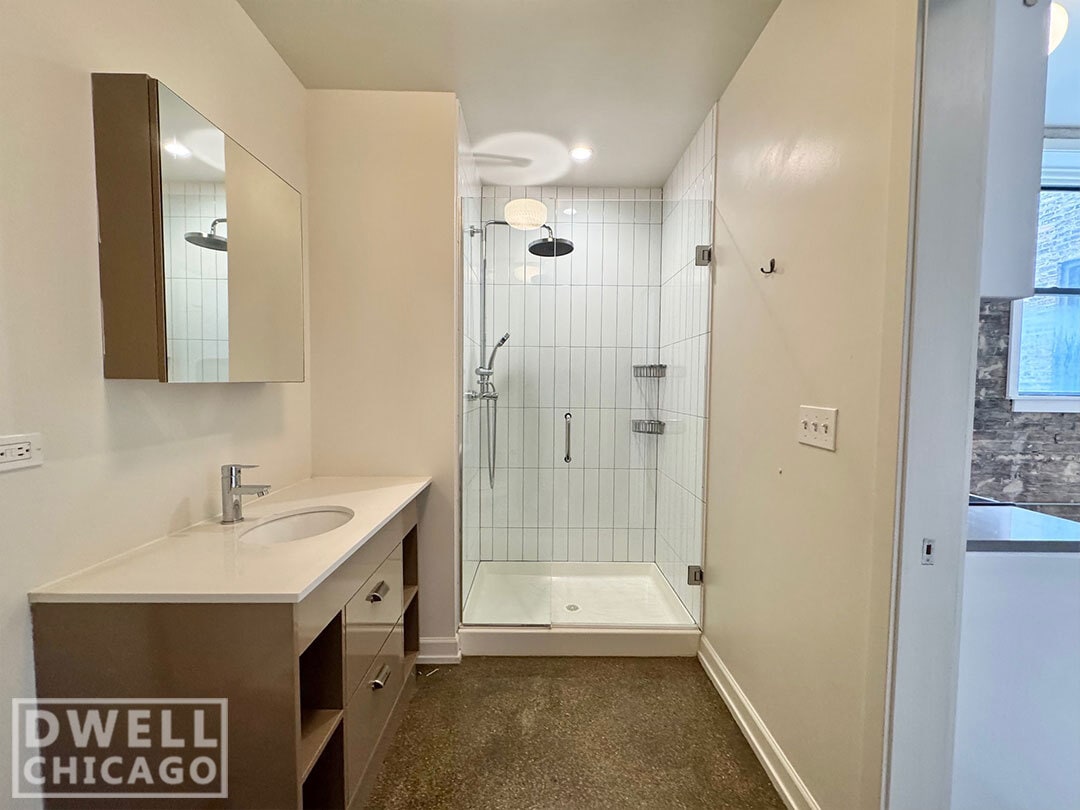 Building Photo - 102 W Chicago Ave