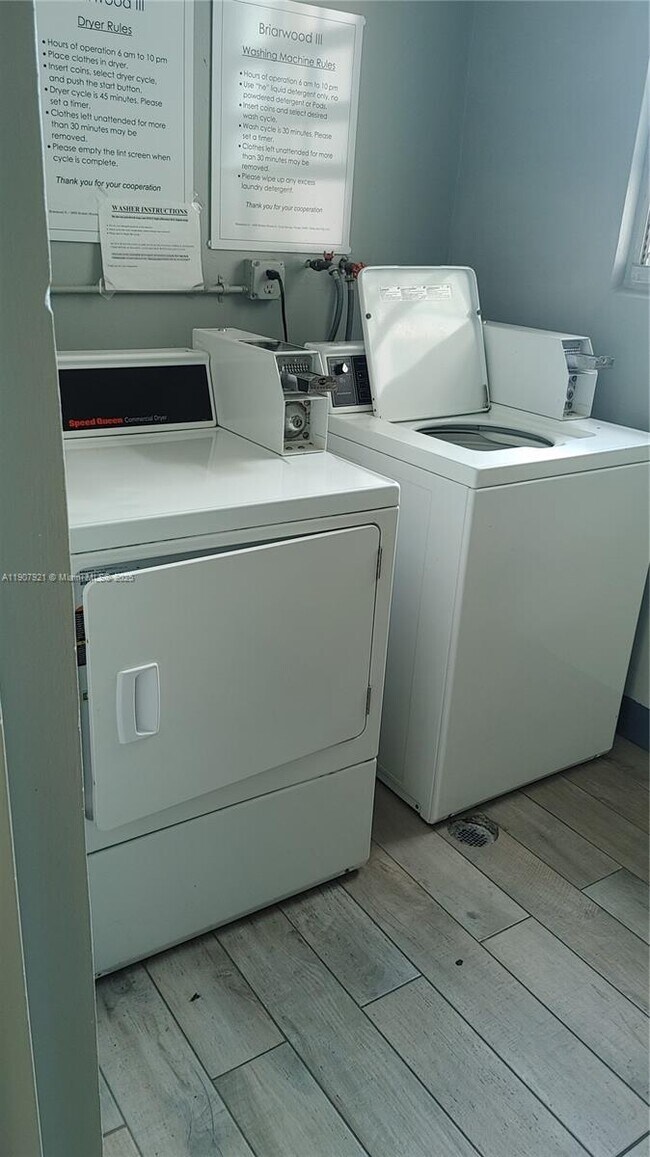 Building Photo - 3575 Brokenwoods Dr