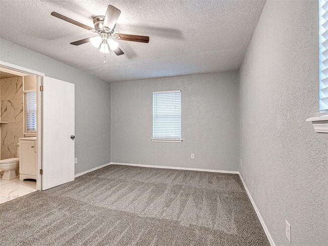 Building Photo - 305 Woodside Dr