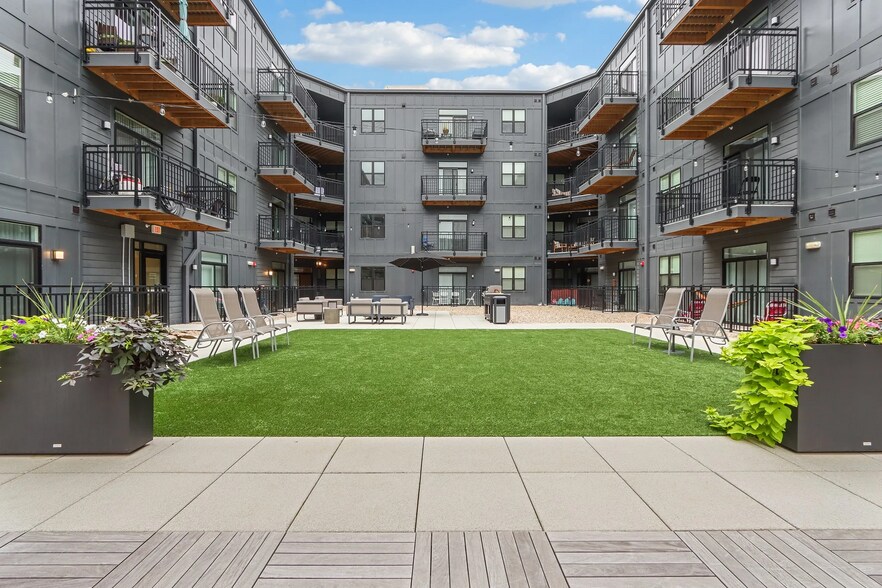 Building Photo - 75 W 18th St