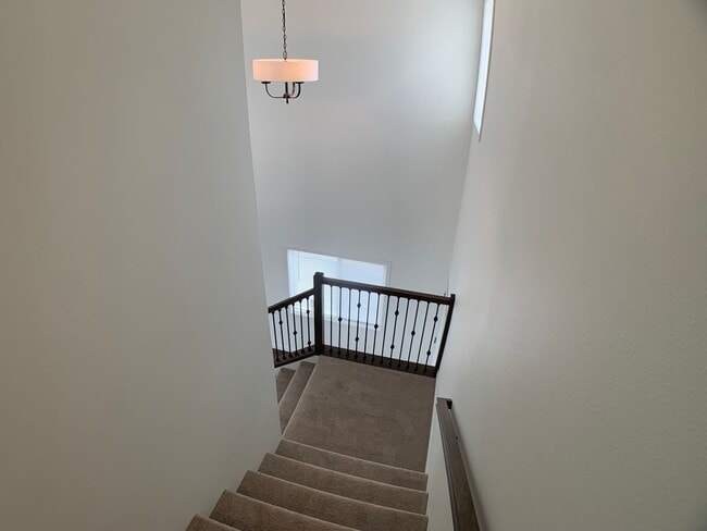 Building Photo - 3 Bed 2.5 Bath Single Family Home