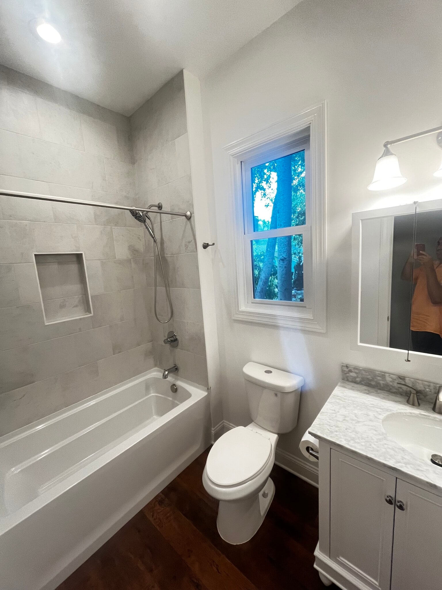 Bath #1 - 2101 Grantland Ave