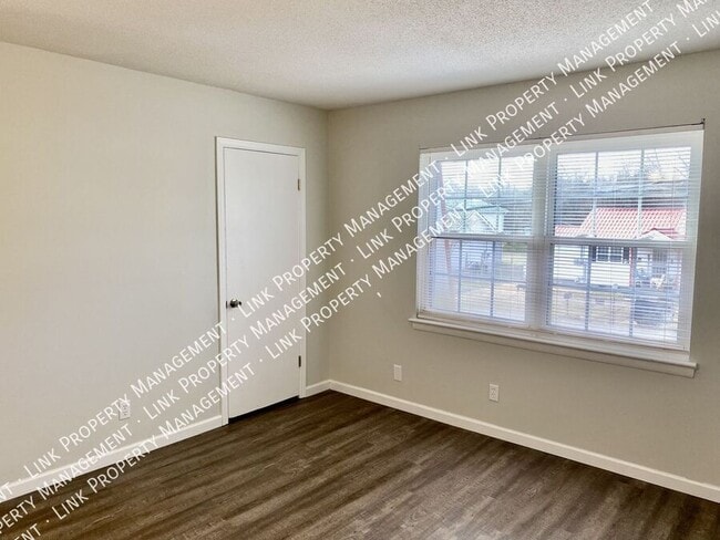 Building Photo - 1636 Keeble St