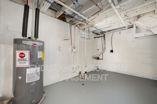 Building Photo - 359 Castlewood Ave