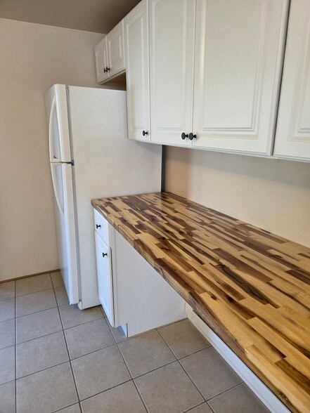 New butcherblock countertop - 496 Mercer Rd