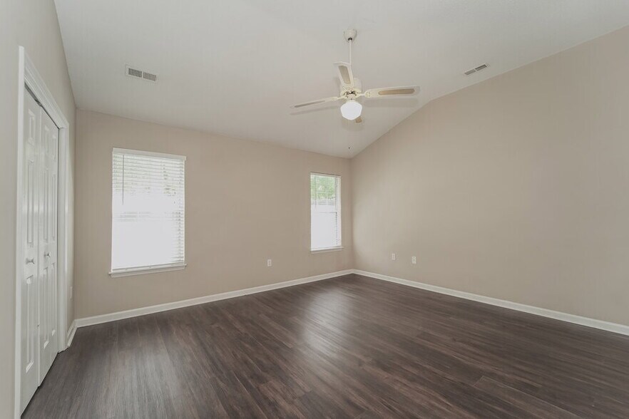 Building Photo - 5206 Haybridge Rd