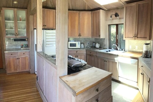 Building Photo - 77 Mirabel Ave