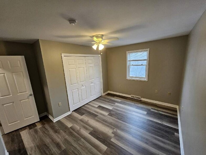 Building Photo - 423 Summit Ave