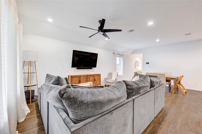 Building Photo - 21577 Starry Night Dr